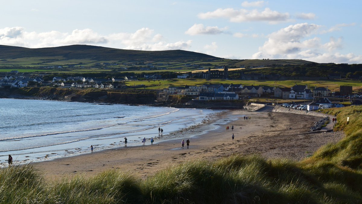 GrandHotel20's tweet photo. Over the next few days Ireland is predicted to receive some much needed sunshine!  Don't forget we are ideally suited in close proximity to some of Ireland's finest beaches where you can take a rejuvenating stroll while taking in the wonders of the #WildAtlanticWay #thekingdom https://t.co/wkFTYlEdNg