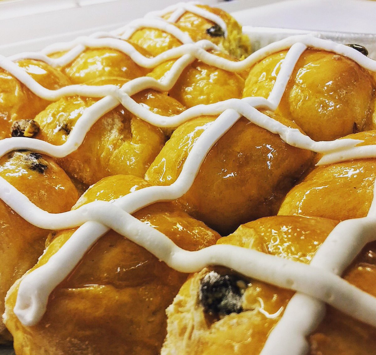 Congdons's tweet photo. #HotCrossBuns ! They're back and available all weekend. If you want to be sure to get some, call a day in advance to order - (207)646-4219 #congdons https://t.co/C3oZU9zRpb