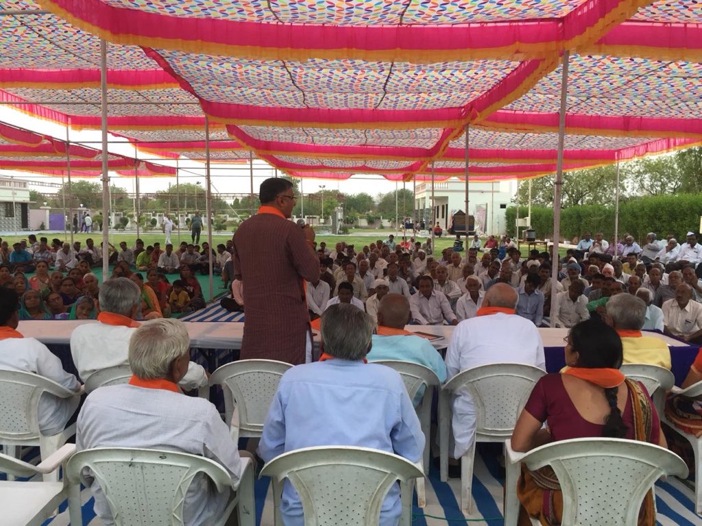 rajnipatel_mla's tweet photo. Looking great enthusiasm & warm welcome for #BJP victory with historical lead .....
Programmes at #Dediyasan & #Balol Jilla Panchayat Seat
#Becharaji Legislative & #Mehsana Loksabha https://t.co/JINhu9g6et