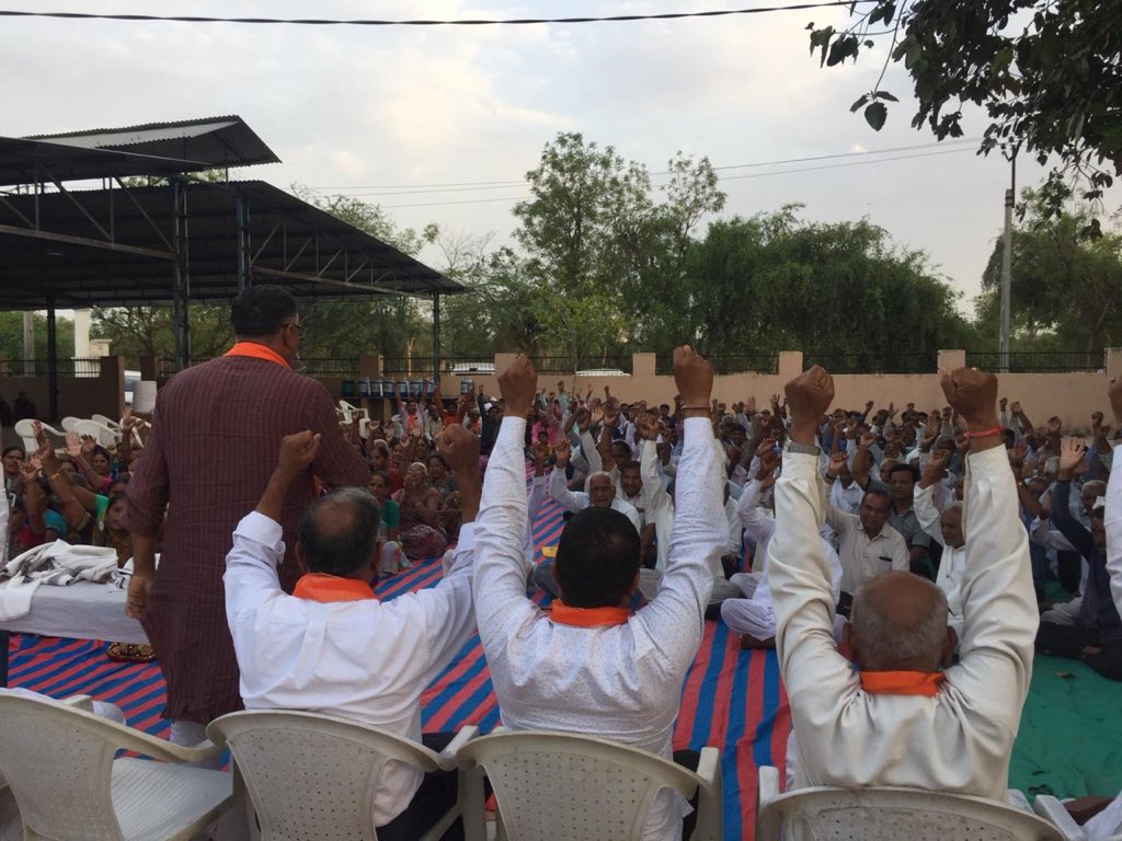 rajnipatel_mla's tweet photo. Looking great enthusiasm & warm welcome for #BJP victory with historical lead .....
Programmes at #Dediyasan & #Balol Jilla Panchayat Seat
#Becharaji Legislative & #Mehsana Loksabha https://t.co/JINhu9g6et
