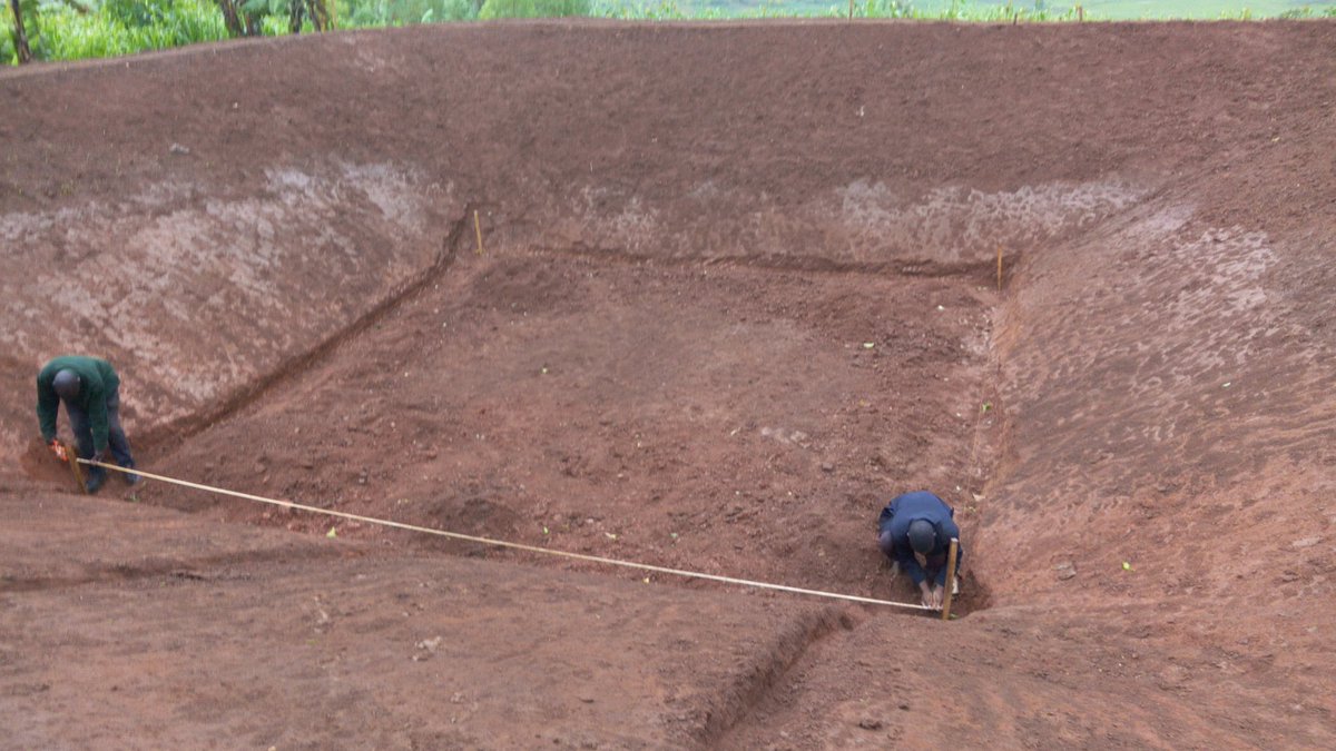 AgabeSam's tweet photo. Reservoir excavation, pipeline installation, clay offloading as irrigation sites take shape in @GatsiboDistrict &amp; @NgomaDistrict. Thanks to @USAIDRwanda, @RwandaAgri and @RwandaAgriBoard, a total of four small scale schemes are currently being set up by @USAIDHingaWeze. https://t.co/QaKM67gY3X