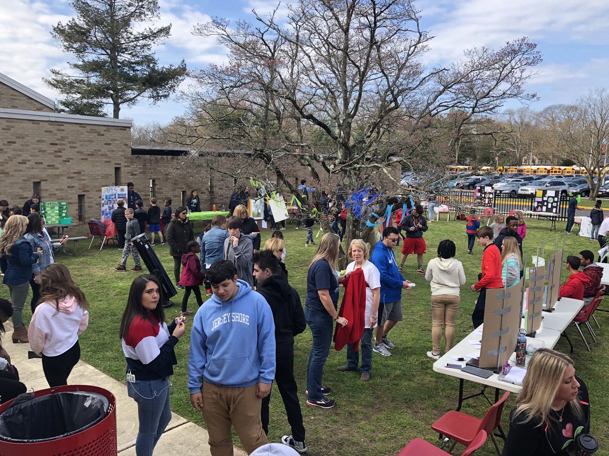 MrsSoaresOTES's tweet photo. Gorgeous spring morning over at OTHS for their Earth Day Celebration🌎 Thank you for having us @MsDeMuro #OTESpride #SpartanLegacy #EarthDay2019 @ContiTeam115 @misslaurynOTES @MaryannMholmes https://t.co/hml0iomABk