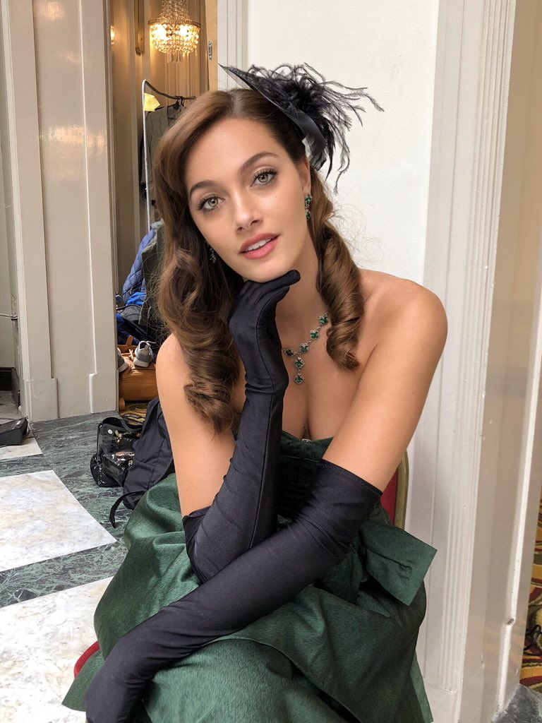 orisabatini's tweet photo. Con este puchero Amalia Kiev les cuenta que la serie Secreto Bien Guardado ya se estreno!!!
Gracias por haberme elegido para interpretar este hermoso personaje ❤️✨🌸
Pueden ver los cinco capitulos desde la plataforma de @CINEAR_ https://t.co/8hzH1xwisI https://t.co/cSHXmLiE7n