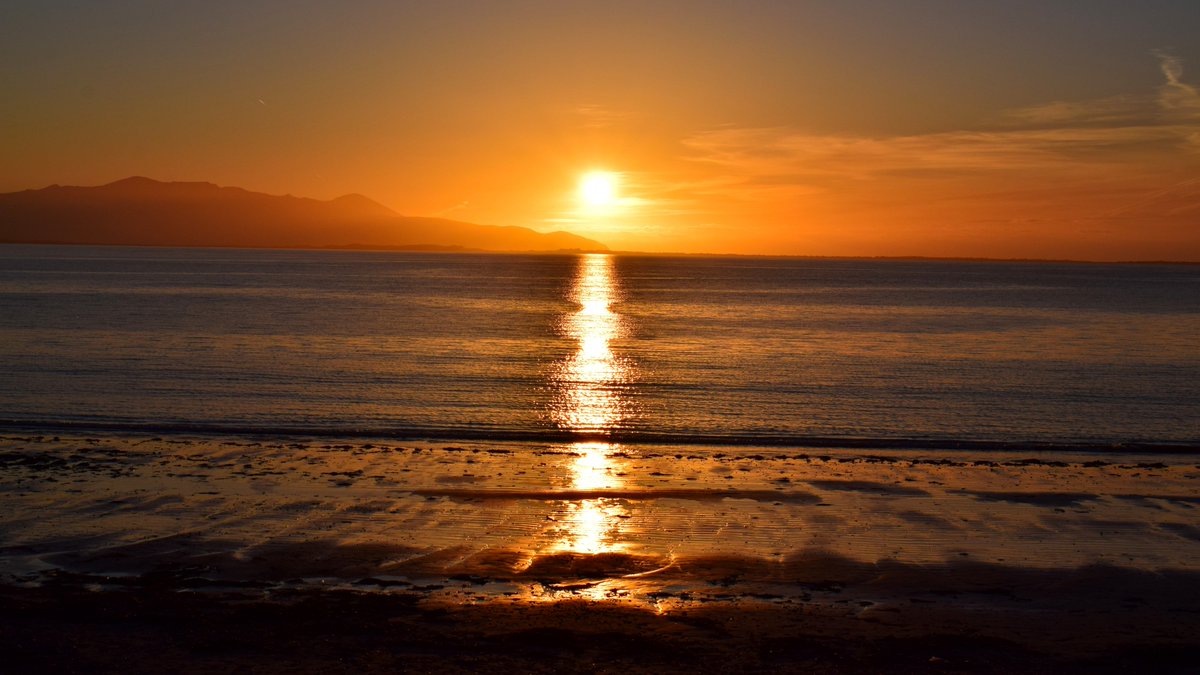 GrandHotel20's tweet photo. Over the next few days Ireland is predicted to receive some much needed sunshine!  Don't forget we are ideally suited in close proximity to some of Ireland's finest beaches where you can take a rejuvenating stroll while taking in the wonders of the #WildAtlanticWay #thekingdom https://t.co/wkFTYlEdNg