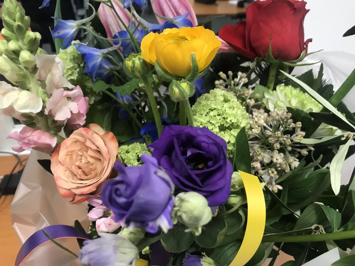 Vandaag 2x bloemen gehad vanwege felicitaties met voorzitterschap <a href="/BOVeenendaal/">BOVeenendaal</a> Hartelijk bedankt <a href="/DLochtenberg/">Dylan Lochtenberg</a> namens <a href="/gemVeenendaal/">gemeente Veenendaal</a> en <a href="/cjbouman/">Rien Bouman</a> namens <a href="/CMCbm/">CMCBedrijfsmakelaars</a> ! En ja <a href="/vlknbrg/">Jacqueline</a> vind ze ook mooi!