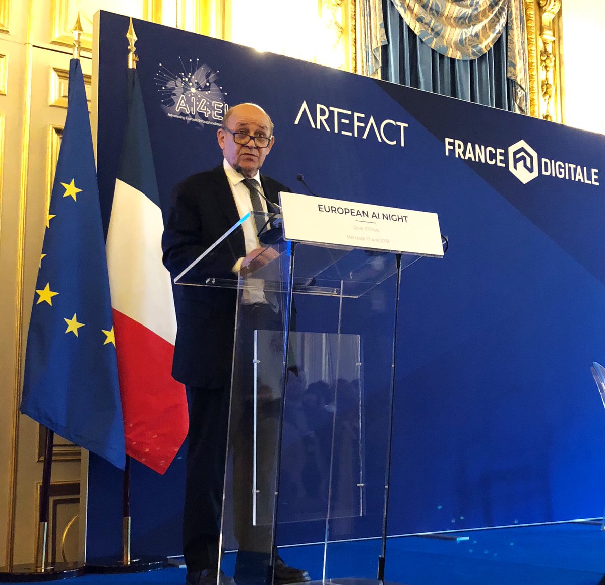 🇪🇺🇫🇷
« L’ambition de la France et l’ambition de l’Europe c’est montrer la voie dans le domaine de l’#IA. La France a les talents pour cela. Nous allons prochainement doubler le nombre d’étudiants en IA. » <a href="/JY_LeDrian/">Jean-Yves Le Drian</a> 
#AInight19 #AI4EU #AI