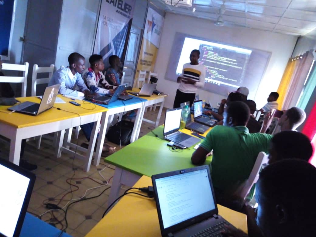 HelloParakou's tweet photo. L'aventure continue ici du côté de @jvbriller avec les participants très motivés !
Jour 3 du #devcampXL avec les coachs @SONOUGraldo dev web /Mobile a @lightbenin et @eteka_wil #CEO at #Odacesolft
#HelloParakou
#devcampXL
#jeveuxbriller
#wasexo https://t.co/E7TldJvocy