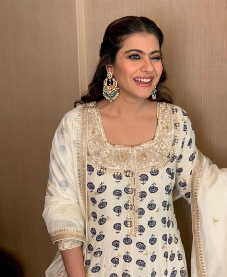 Anamikajol5's tweet photo. A sense of humour is so important with right jewellery....
#attheevent #Hyderabad #workday #WednesdayWisdom 
@KajolAtUN ma'am 😍😍😘😘 https://t.co/KkOMGyEUft