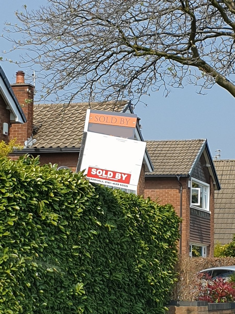 RicPickford's tweet photo. @eabanter Well someone in my local area is telling a porky pie 😉😂😉 Perhaps it will be a Family Share or just a fight on Completion! #Homes #SoldBy #CanOnlyBeOne https://t.co/L0O8OIWi9E