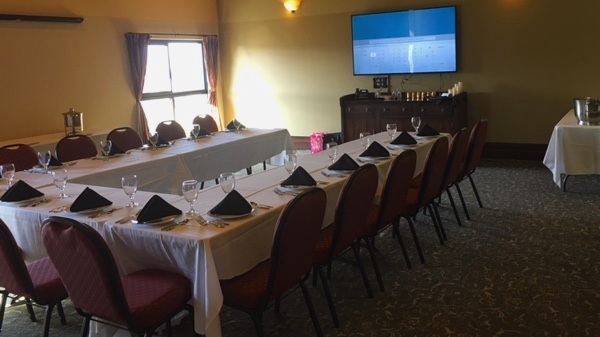CaveBResort's tweet photo. Do you have an important meeting coming up? Why stress over finding a great location with full service? We'd love to accommodate you and your colleagues! We have a few rooms that vary in size, so it will fit your needs perfectly! Call us and ask about these rooms. (509)787-8000 https://t.co/kje4Ginydi