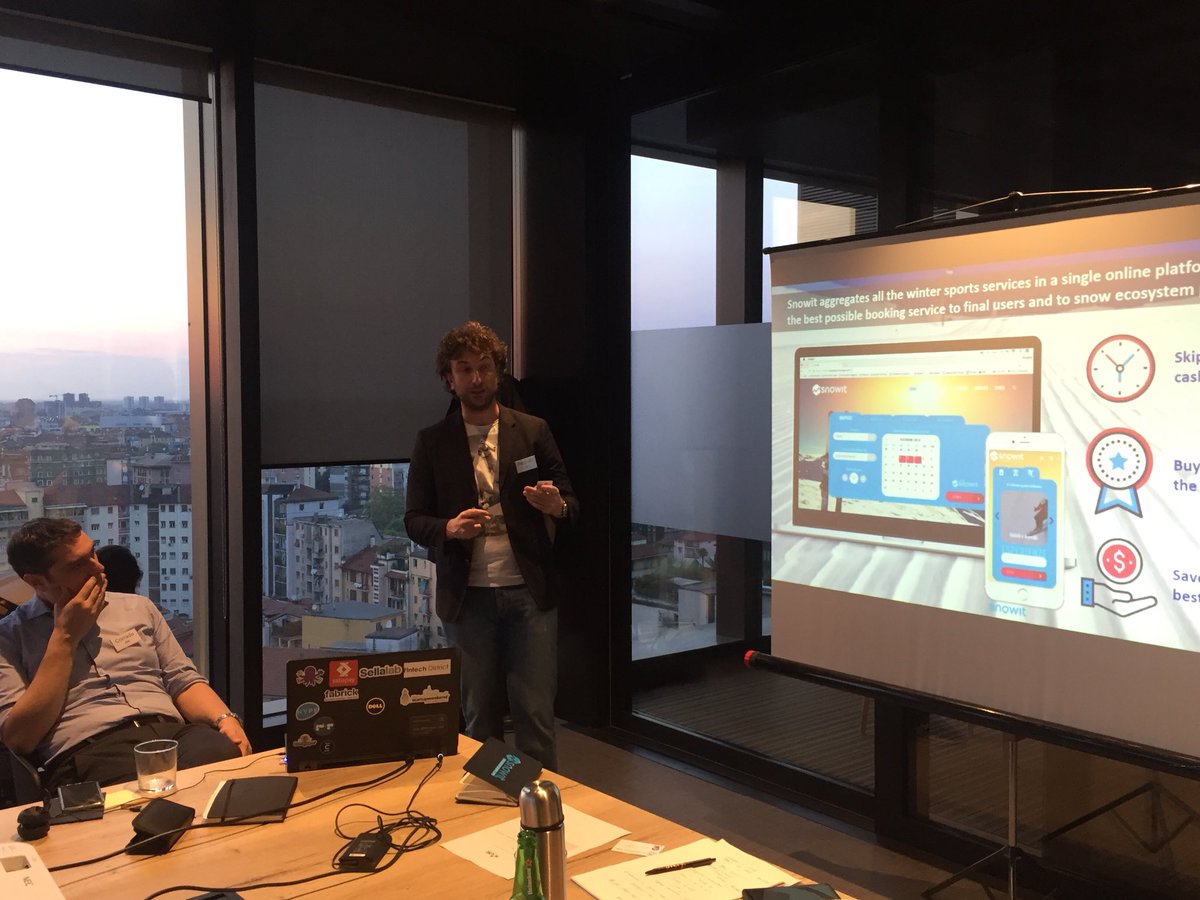 FintechDistrict's tweet image. The third #startup guest of the evening is #Snowit.  Pasquale Scopelliti is telling the geniuses about his business⛷🎿
#startup #houseofgenius #geniusMilan