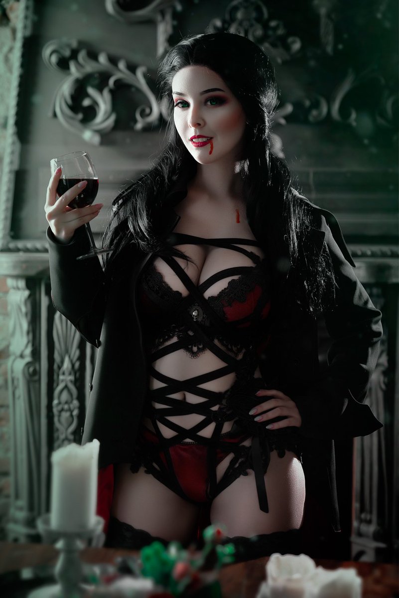 Are you watching the new Game of Thrones season? Who do you think will be on the Iron Throne in the end?
No spoilers please :3
Less than 2 weeks to get my April Patreon exclusive set! Check http://patreon.com/hellyvalentine for details!