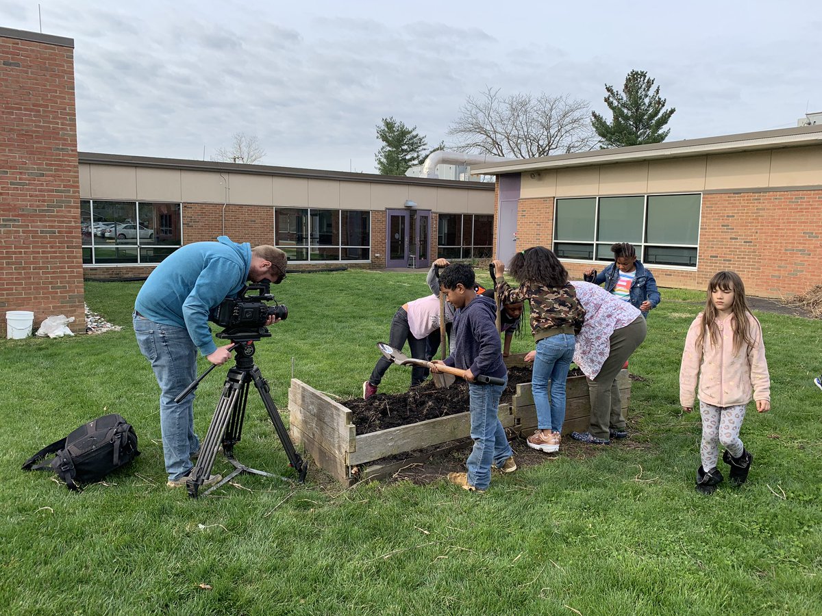 ReynSchools's tweet photo. Thanks to @WOSU for coming out to get some additional footage for the piece they’re doing on our District! Thank you to @RHSEncore, @RHS_HS2, @Reyn_eSTEM, @RHS_BELL and @HMSTEMtigers for your help showcasing our amazing students! #reynproud https://t.co/T5rVG0cVw1