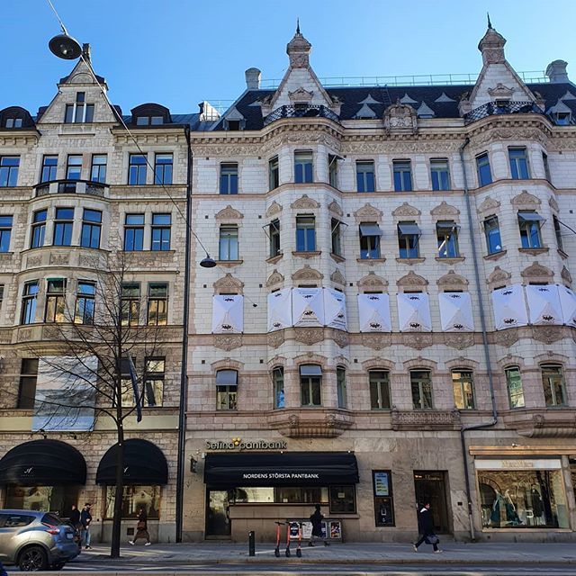 TheLocalSweden's tweet photo. New Instagram post - One of my favorite things about Stockholm is the architecture of the buildings in the central part of the town.
The buildings here feel like art pieces!
#Stockholm #TheLocalSweden #VisitStockholm #Sweden #Architecture #GamlaStan #E… https://t.co/Nm70aai2Ld https://t.co/wTFKW51l4R