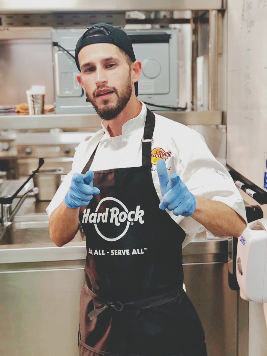 Ya puedes hacerte con el auténtico delantal de #HRCMallorca, exclusivamente en nuestras Rock Shops! 

📷: <a href="/RockMalaga/">Hard Rock Cafe Malaga</a>

#MyHardRock #RockShopMallorca