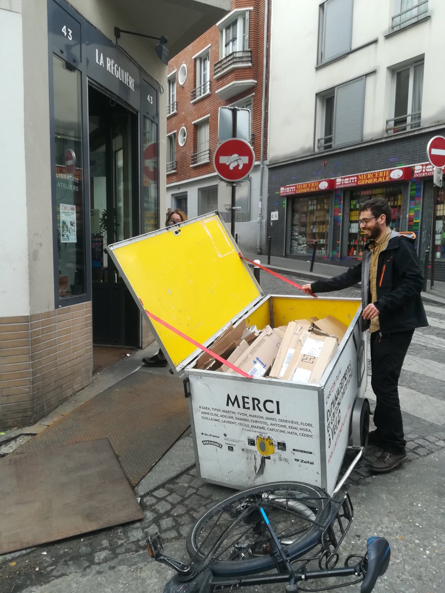 COLLECTE DE CARTONS
Ce matin, @cartonplein75 et @CoStoParis organisaient leur première tournée de collecte de cartons auprès de 5 commerçants de #paris18.
Objectif : leur offrir des solutions utiles et pratiques pour les accompagner dans leur #TransitionEcologique.
