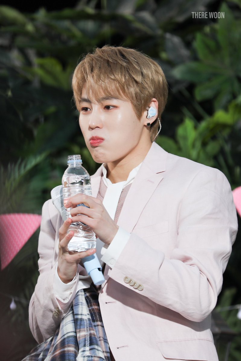 190412 피크닉 뮤직 Live in 에버랜드

대왕구름님 으쌰으쌰

 #하성운 #HASUNGWOON #ハソンウン #河成雲 <a href="/gooreumseng/">하성운</a>