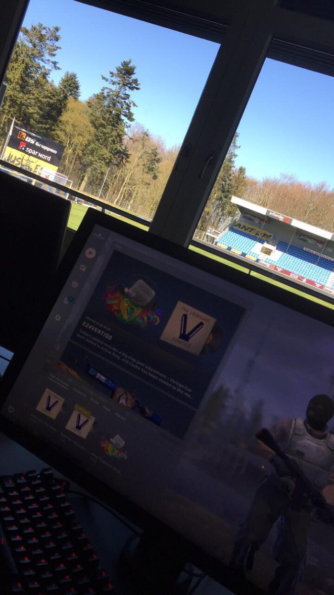 Så er bootcampen begyndt med <a href="/HobroVikings/">HobroVikings</a> Academy 😎

Vi har fået lov at låne lokale her på DS Arena <a href="/hikfodbold/">Hobro IK</a>, så nu der fuld flæk og pracc til at vi skal spille @eSportligaenDK DGI Landsmesterskab 2019 næste weekend i Vejle #DGIEsport 🔫🔫 

#Vikings <a href="/HobroVikings/">HobroVikings</a> 🔥