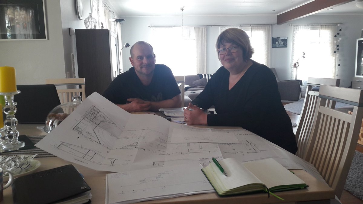 Tänään sparraamassa innostunutta ja kehittävää maitotilayrittäjä pariskuntaa Kuortaneella. Visio kirkkaana, strategia mietittynä, tila yhtiöitetty ja laajennuksen piirustukset valmiina investointiin. Coachina on hieno toimia näissä tilanteissa. #maitocoach# <a href="/ProAgria/">ProAgria</a>