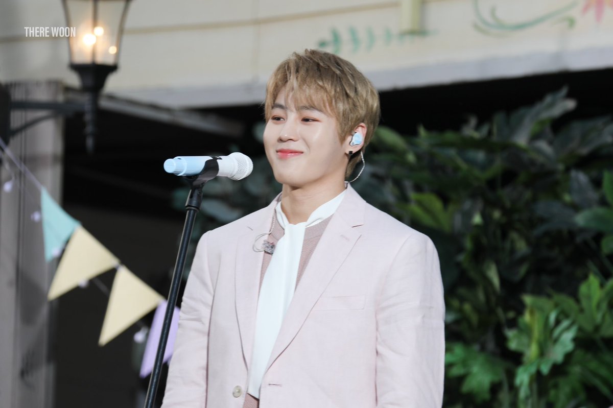 190412 피크닉 뮤직 Live in 에버랜드

히히 ☁️ 히히 

 #하성운 #HASUNGWOON #ハソンウン #河成雲 <a href="/gooreumseng/">하성운</a>