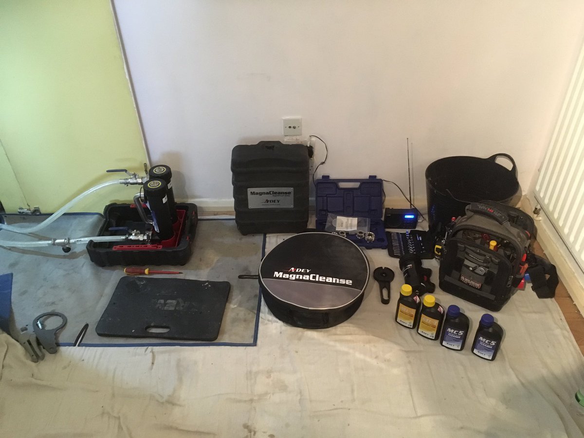 paulob19's tweet image. Installation of @ADEY_Pro Pro2 filter and chemical Magnacleanse. Something really satisfying cleaning the large magnets👌🏼 #MC1 #MC5 #improvedefficiency @flir @vetopropac Clean up with the @BigWipes 💪🏻👊🏻