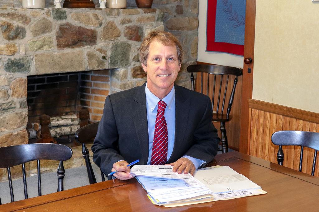 newtripolibank's tweet photo. New Tripoli Bank wants to recognize Bill Young &amp; New Tripoli Home Settlements who have been affiliated with our bank since 1999. Bill has worked with customers for 30+ years guaranteeing properties are free &amp; clear of liens &amp; encumbrances. #GoLocalWednesday #CommunityBankingMonth https://t.co/TYTIWyD8a9