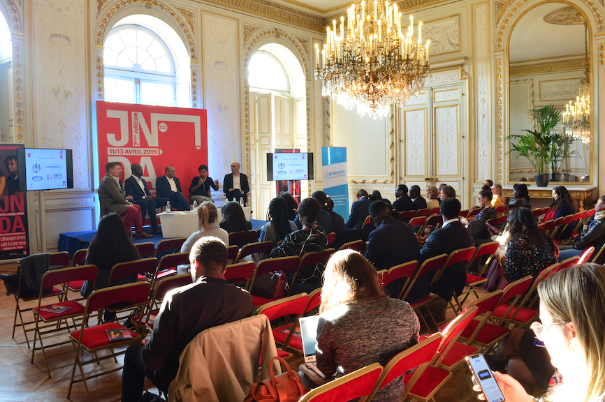 EcomnewsAfrique's tweet photo. #Afrique : "Il est impératif de mutualiser les moyens, échanger, se connecter, identifier les programmes et les financements". Retour sur l'évenement #Numaf à #Bordeaux (#France) en vidéo. https://t.co/w07k3oW2ZA @Bordeaux https://t.co/pGsiGdrbn7