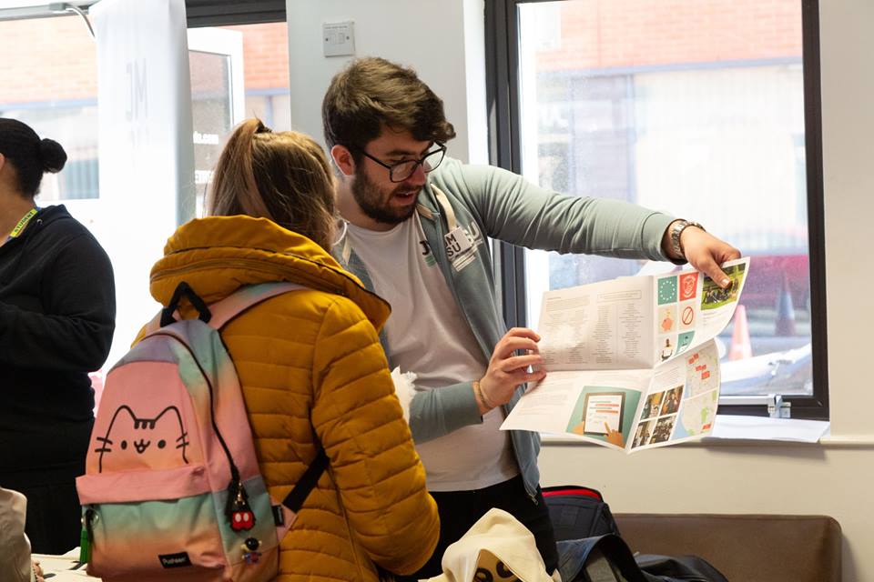 johnmooressu's tweet photo. 🌟 WE'RE RECRUITING! 🌟Join our student staff team! 
- Open to LJMU students 
- Earn a great wage in a flexible role promoting our campaigns &amp; services
- Start Sept 2019
- You must be confident approaching students 😁
DEADLINE - Weds 24th April 
https://t.co/MJr1OaLw2T https://t.co/qphVz3YTUd