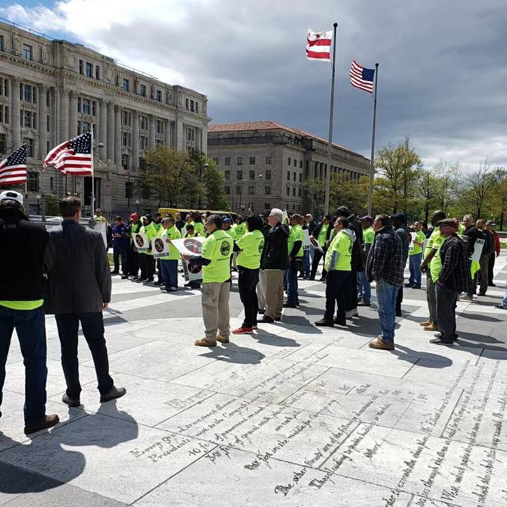 EASCarpenters's tweet photo. #Local197 or the #KMLCarpenters was part of our #TaxFraud Day of Action this week. Give them a like and retweet for all their hard work #StopTaxFraud #SpeakUpTakeAction https://t.co/7ClomuchFS