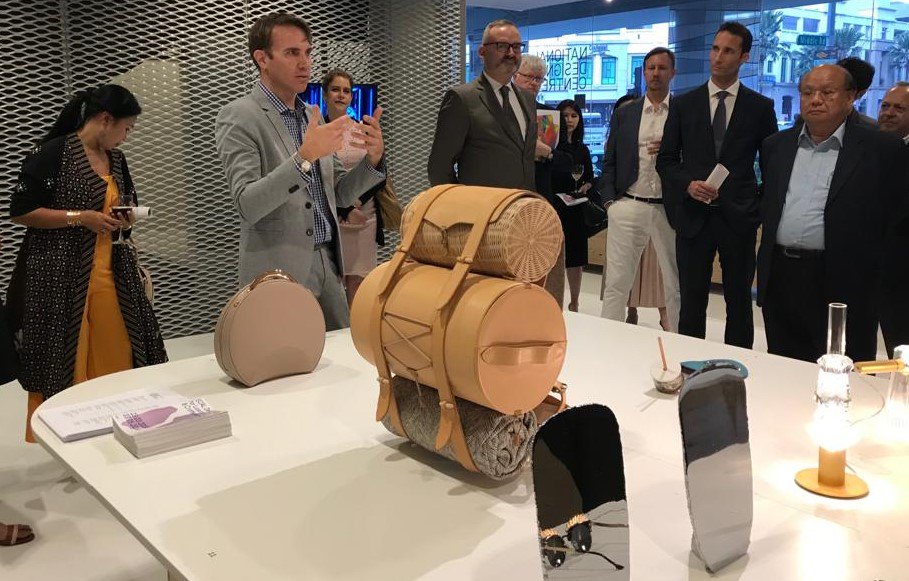 SwissAmbSGP's tweet photo. Great cocktail reception at the #exhibition "Design for Luxury & Craftsmanship" in #Singapore!🇨🇭🍷🇸🇬 Mr #AlexisGeorgacopoulos, Director of @ecal_ch in #Lausanne, #Switzerland, shares about the designs by students from ECAL🇸🇬👍#SwissWeek19 @LesVinsVaudois https://t.co/9byXEAFpiK