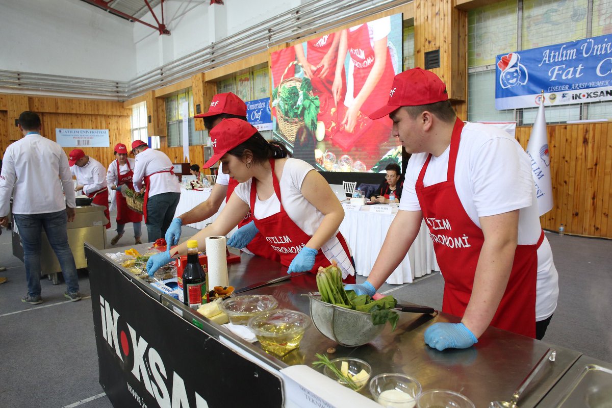 AtilimUniv's tweet photo. 8. Fat Chef Liseler Arası Yemek Yarışmasında yine birbirinden lezzetli yemekler yarıştı. Bu senenin birincisi Mogan Meslek Lisesini tebrik eder, katılan tüm okullarımıza teşekkür ederiz. #yarışma #fatchef #yemek #liselerarası #atılımüniversitesi https://t.co/RlF3uYt6pQ