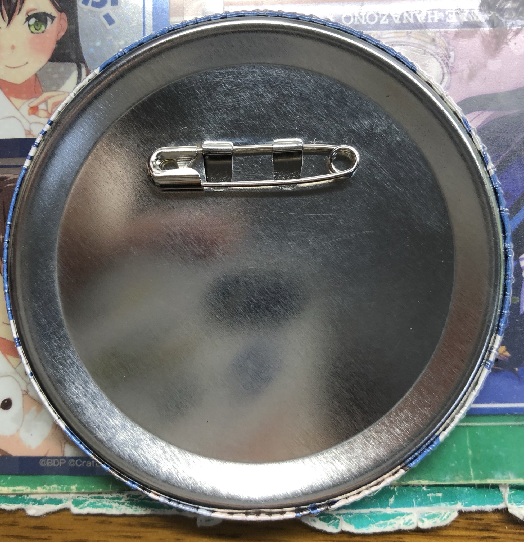 おりょう 缶バッジが錆びてる そんな事でも諦めずにやれる事をやってみよう と言うわけで缶バッジが錆びてるって悩む人に 錆びを取って缶バッジを磨いて綺麗にする方法を教えます 用意するのは ピカール ネジザウルスリキッド サビ取り剤