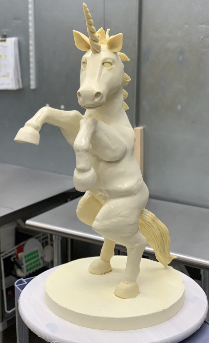 SonnyRobinson's tweet photo. It was an ABSOLUTE joy making this 4ft tall Unicorn cake for Magic Mikes 1000th show!! ❤️🎂🦄💪🏻 #freedsbakery #magicmikelive #lasvegas #cakedecorating #unicorn #mml1000 @magicmikelive @channingtatum https://t.co/TryJ6FglV1