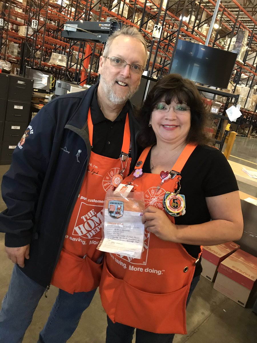 Ralph8617's tweet photo. Congratulations Patty Navarro! Taking care of our customers. @HDRLC8617 #MAKINGSHIPHAPPEN https://t.co/8KtukDQowP
