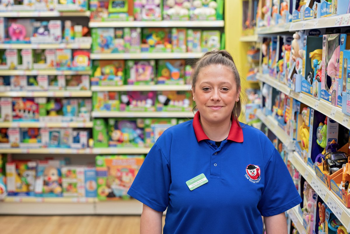 WorkYorkshire's tweet photo. Chloe had very little confidence and was de-motivated since leaving college with nothing to do, she came to our Positive Futures Course in #Barnsley and progressed onto #EmployMe where she has started an 8 week Work Experience placement @EntertainerToys today, Good luck! #Ldwork https://t.co/8TJduYVSv1