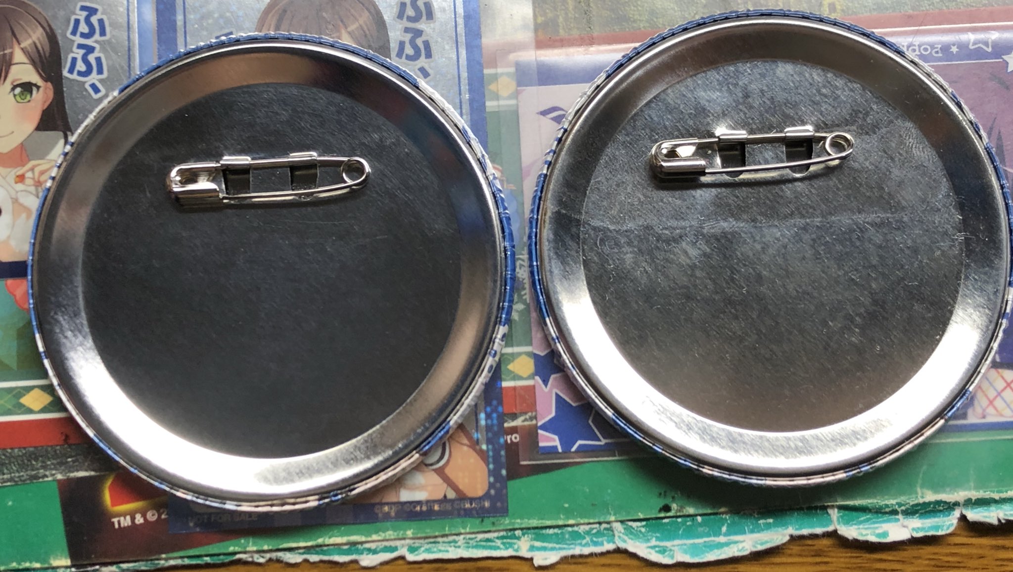 おりょう 缶バッジが錆びてる そんな事でも諦めずにやれる事をやってみよう と言うわけで缶バッジが錆びてるって悩む人に 錆びを取って缶バッジを磨いて綺麗にする方法を教えます 用意するのは ピカール ネジザウルスリキッド サビ取り剤