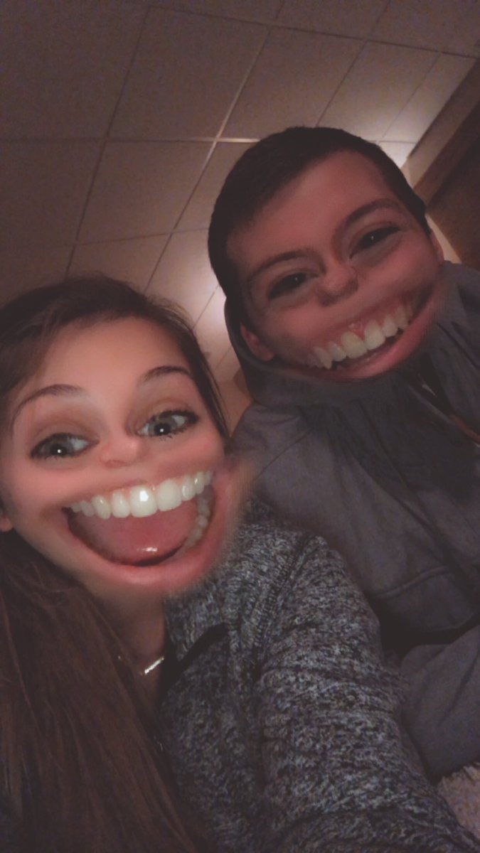 oliviablosch's tweet photo. big happy 19th birthday to this legend! have the best day!! made my twitter twice in one week ✊🏼😎 @Riles_Collins2 https://t.co/cC2BejjCKf