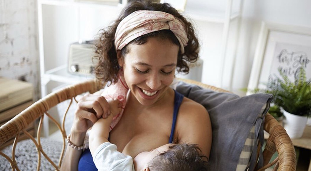 LaLecheLeagueUS's tweet photo. It’s #BlackMaternalHealthWeek. Maternal health doesn’t stop at birth. “[f]or minority moms and babies, breastfeeding can pose unique challenges including systemic lack of paid leave, provider bias and cultural barriers.” #bwdbf #MHM19 https://t.co/Jmtfo7S6gj https://t.co/mwVM312ZQw