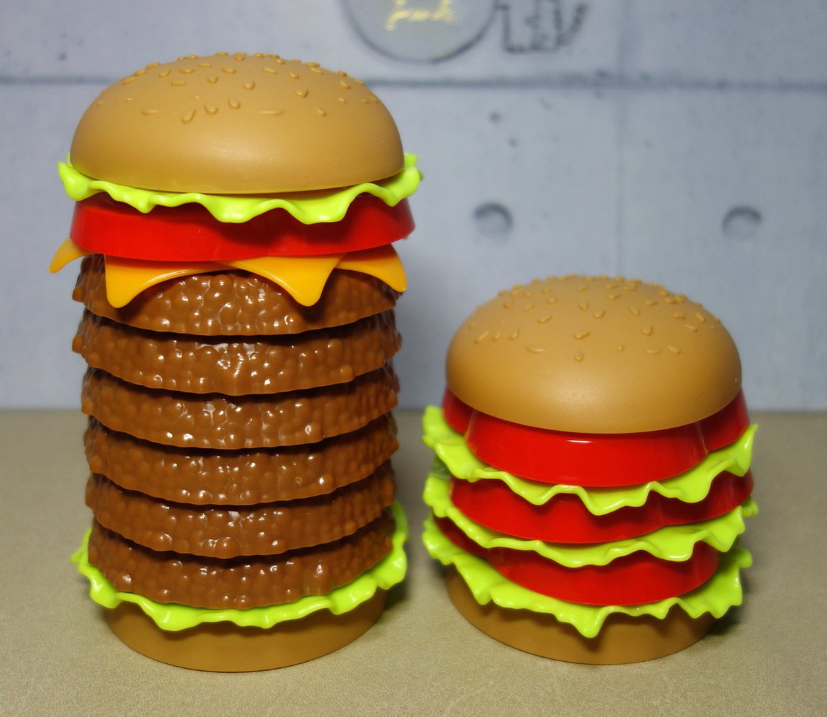 ポゥ尼崎 ｱｾﾝｼｮﾝ ﾏﾀﾞｧ っ 凵 ﾁﾝﾁﾝ たくさん欲しかったけど 6個しか手に入らなかった 100均セリア つくろう オリジナル ハンバーガー 6段パテとヴィーガン用バーガー キューポッシュ 100均簡