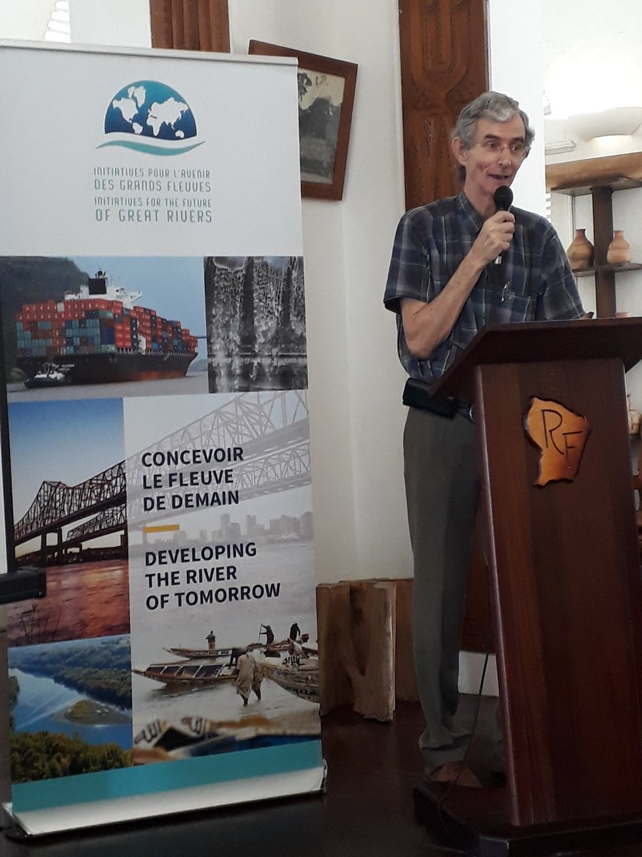 IAGF_IFGR's tweet photo. #8session @IAGF_IFGR. Gabriel Carles, chef du service gynécologie @chog973 : "le fleuve Maroni est au centre du problème entre repli communautaire et métissage progressif. Soit ils peuvent relier ces multiples communautés, soit les séparer" @ars_guyane https://t.co/wTz1w0tScm