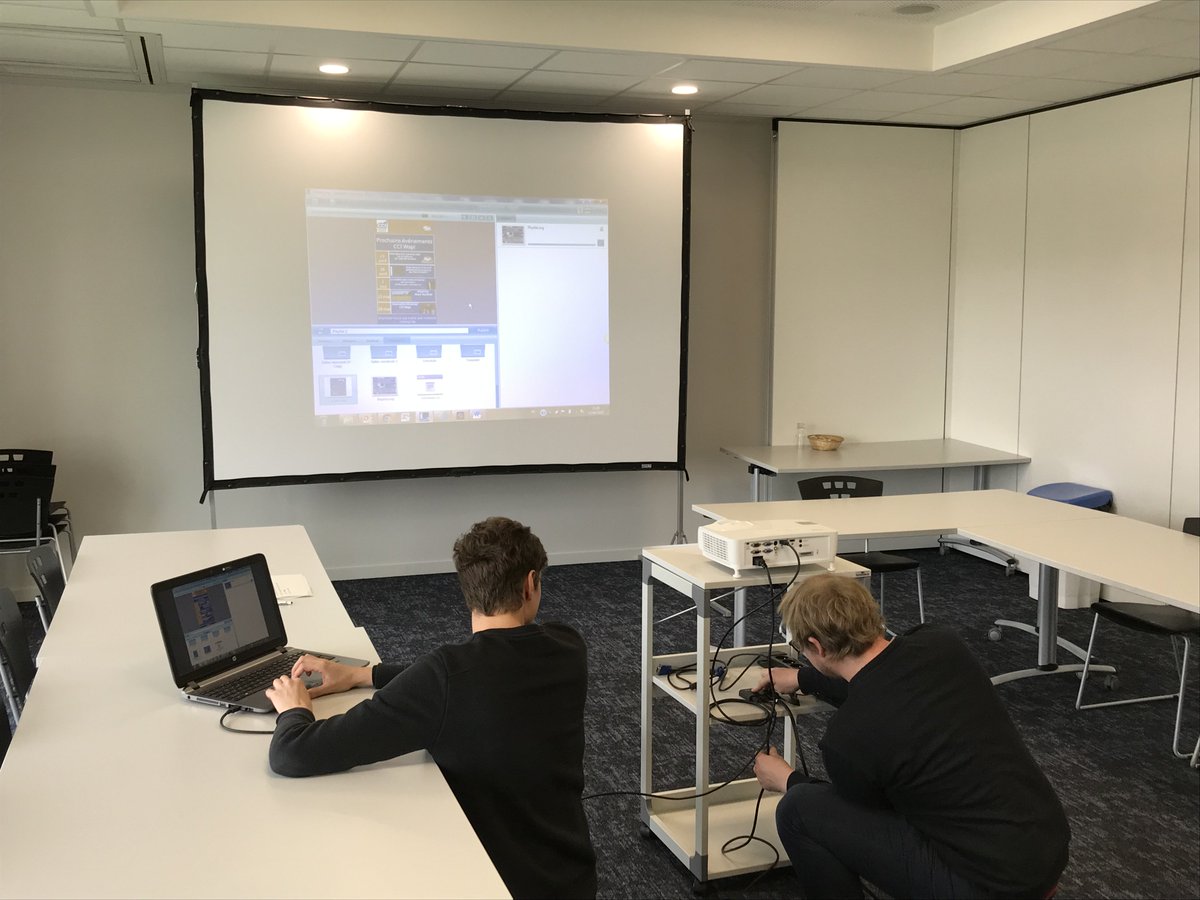 EspaceWapi's tweet image. L&apos;Espace Wallonie Picarde investit pour votre confort visuel. Ce matin, notre partenaire Audio Side est venu installer un tout nouveau système de rappel de projection sur notre nouvel écran interactif !