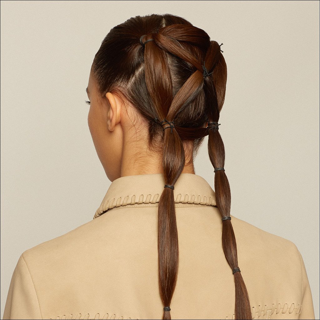 3CCLondon's tweet photo. Gentle waves, intricate braids and costume jewellery-inspired accessories lend a little elegance this spring. Our latest fashion-led editorial shoot encapsulated SS19 hair accessories trends. See more of our work here: https://t.co/dOAWA39HXb https://t.co/2TG8ightuO