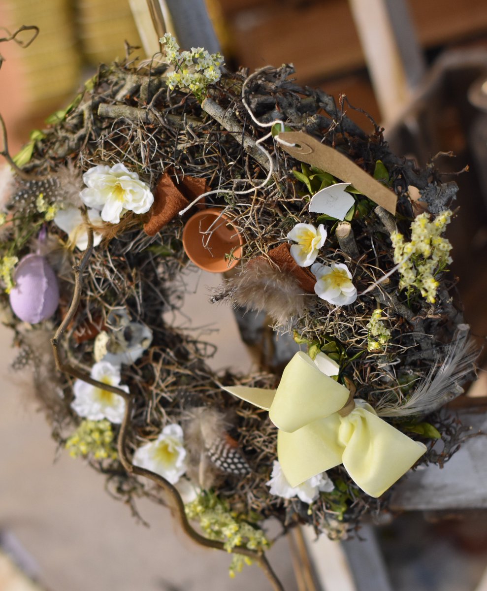 dartsfarm's tweet photo. Our expert florist are busy making up some beautiful Easter floral decorations and bouquets! #dartsfarm #easter #flowers #floral #expertflorists #theflowershack #farmshop #devon #exeter #topsham https://t.co/uhImkHepY3