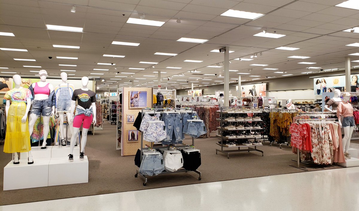 shaheedAtTarget's tweet image. Whether you're Hopping on a Last minute Flight to Coachella, looking for a Chic Easter Outfit, TARGET Oxford Valley has your back! We have the perfect Spring Xhilaration dresses in multiple Silhouettes on Sale for $25! We also have Denim Shorts in various Washes all under $20!