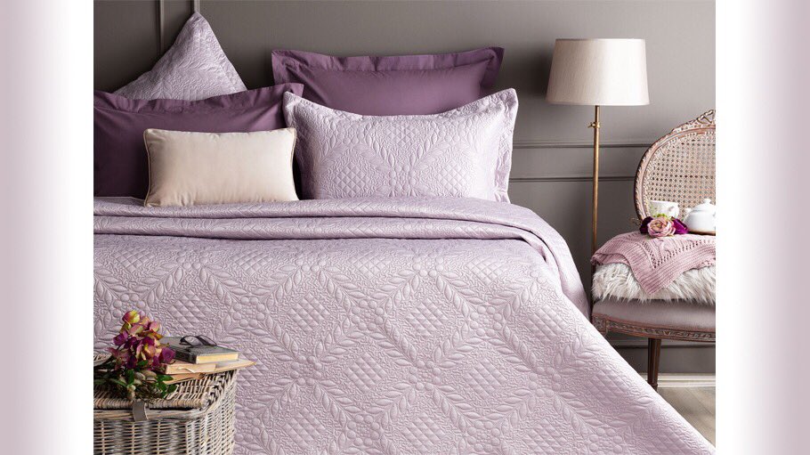 Muhteşem Hediye!😍
•Görseli beğenip, RT’leyerek,
•Yorum kısmına #madamecoco yazın!
Muhteşem tasarımlı yatak odası ürünlerimizden kazanın!
Yorum sayınız şansınızı arttıracaktır! madamecoco.com #çarşamba