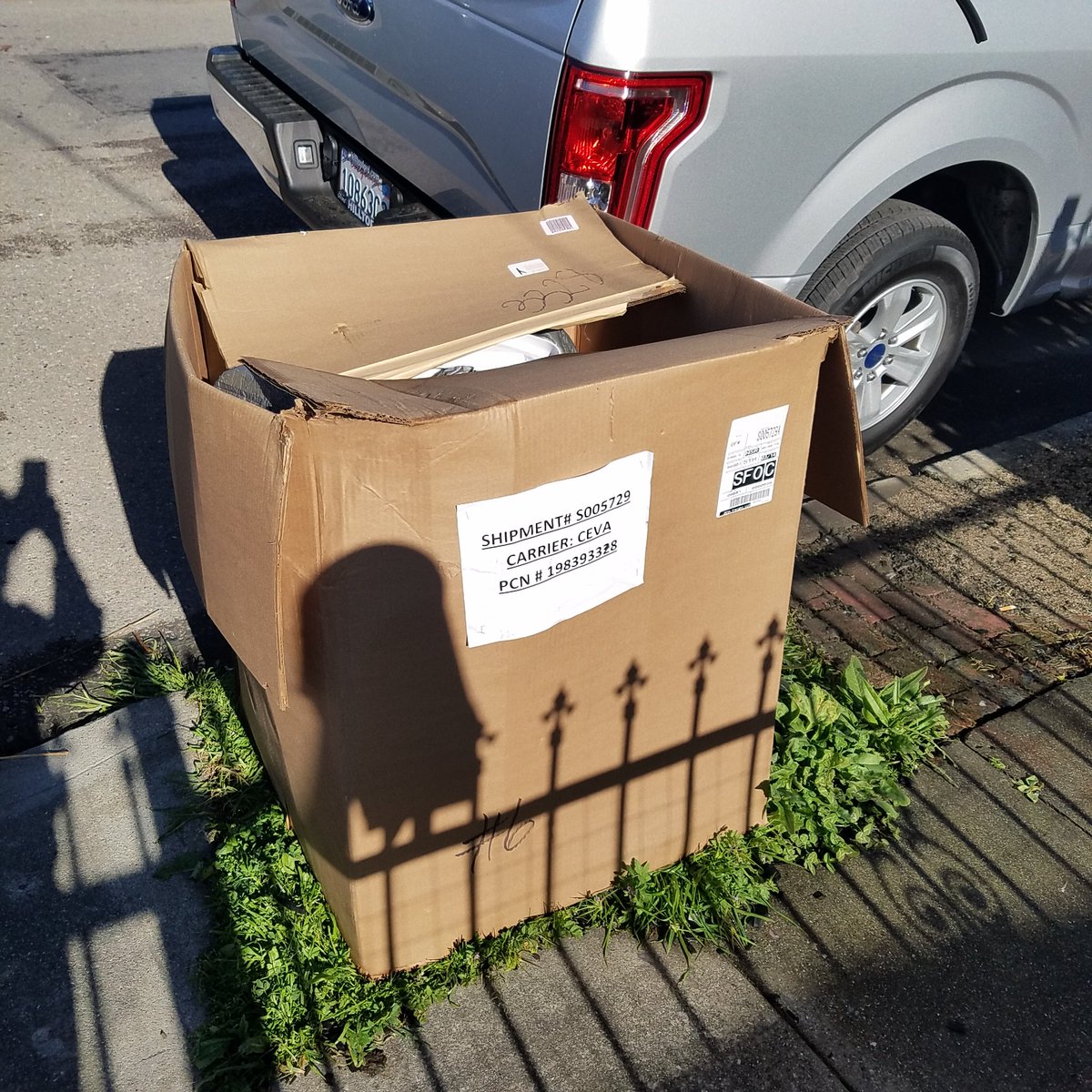 BeautyOperator_'s tweet photo. Majorly disappointed by the lack of #CustomerService from @Sears 🤨 Their technicians left equipment from service call, NO ONE will come back to pick it up... Multiple calls to the 800 number to no avail, reporting to the Better Business Bureau!! https://t.co/bvJbYsnh2u