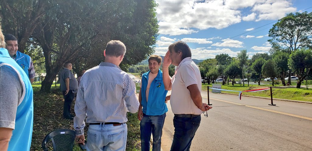 mariluleverberg's tweet photo. Recorriendo asfalto acceso a #ArroyoDelMedio y calles principales! @udpm_misiones @ADOMIS_Misiones @mario_wojcik https://t.co/uUMJSu0ZBV