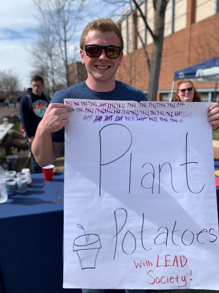 TeachAgPSU's tweet photo. Did you have your 'eyes' on the LEAD Society booth at Ag Day last week? Members, including several of our #psuaged students, talked to the @penn_state community about agricultural literacy and helped students plant over 180 potatoes! 
#LiveLoveAg @agsciences https://t.co/JjtvCZ8b2i