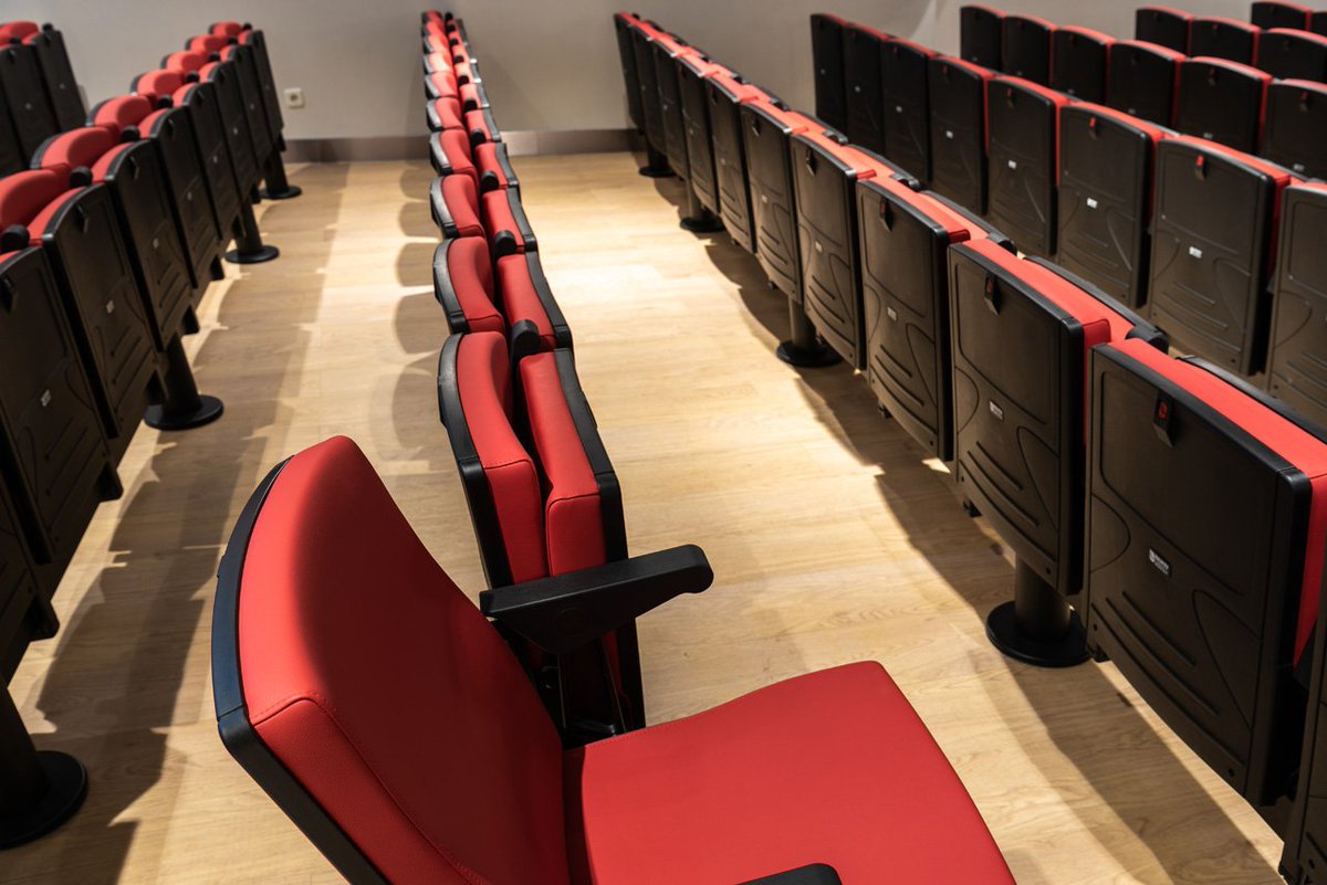 <a href="/EzcarayINT/">Ezcaray Seating</a> instala la butaca Minor-C en el Salón de Actos del Colegio La Inmaculada de Getafe (Madrid). 🎭

👉Más info: ezcarayinternacional.es/blog/636/la-bu…

#butacasparateatros #solucionesdeinstalacion #butacasparaauditorios