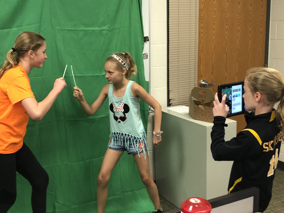 bp_mustangs's tweet photo. 3rd grade Makers hard at work! #stickbots, #snapcircuits, #greenscreen . . . Oh my! #design #create #explore #makerspace https://t.co/xPxoxWcIFq